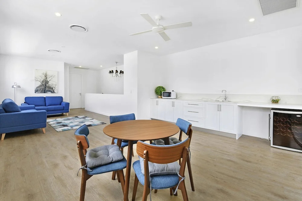 Gold Coast Private Villas - Waterfront Villas