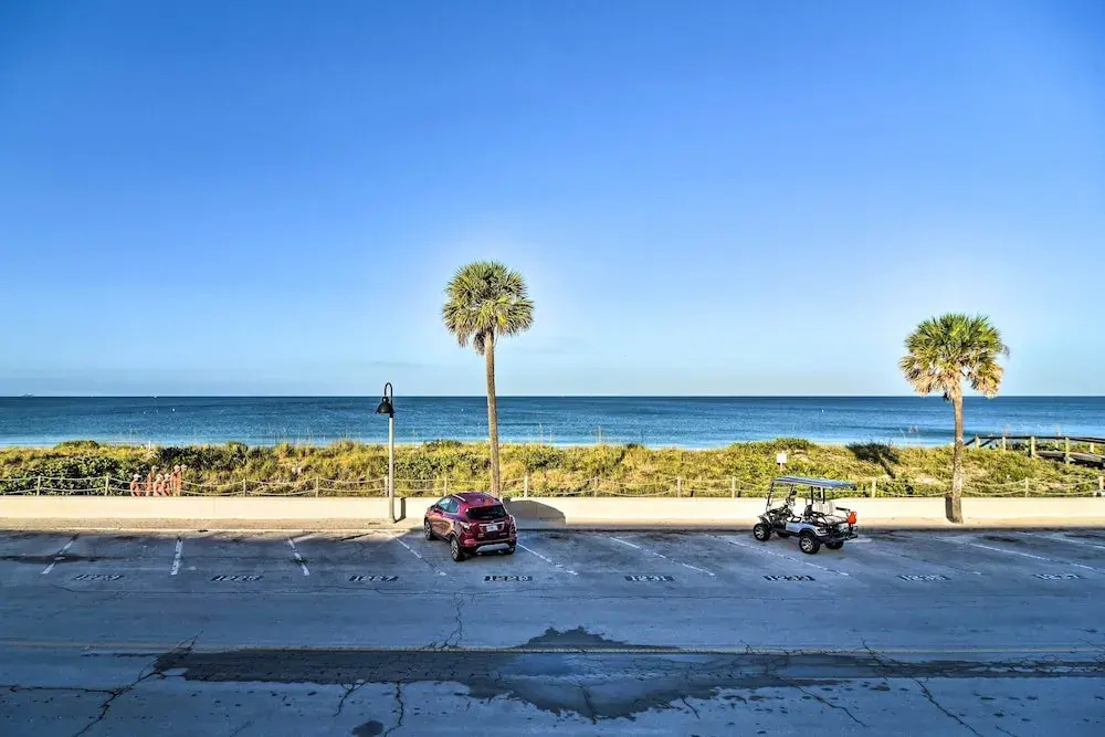 Bright Gulf Coast Escape - 8 Mi to Johns Pass!