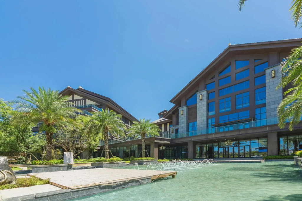 Lake International Hotel