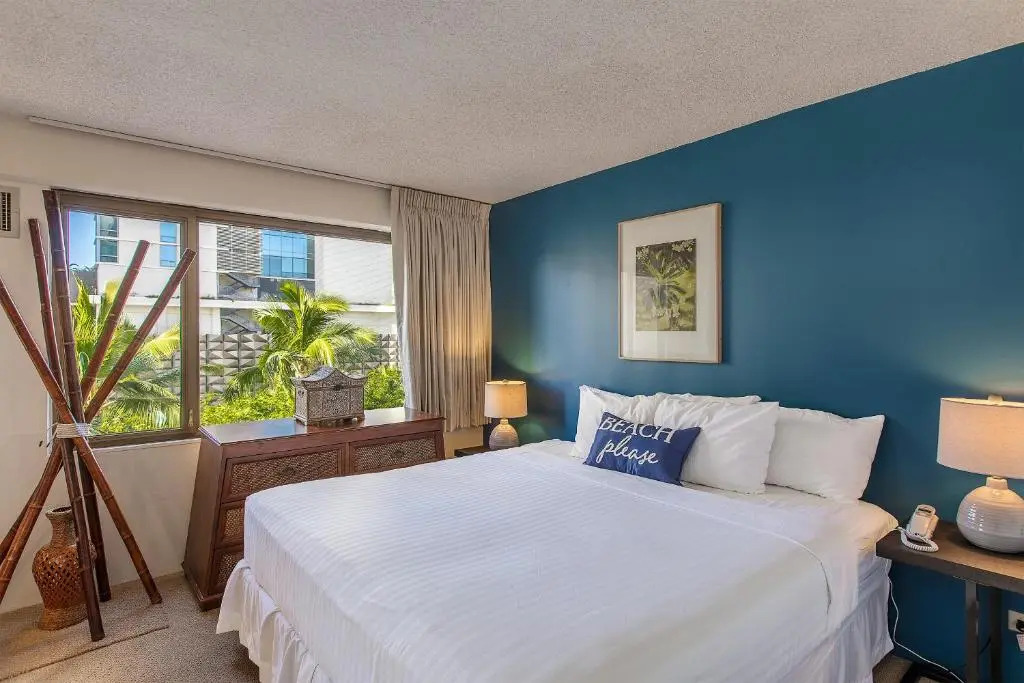 2140 Kuhio Ave #607