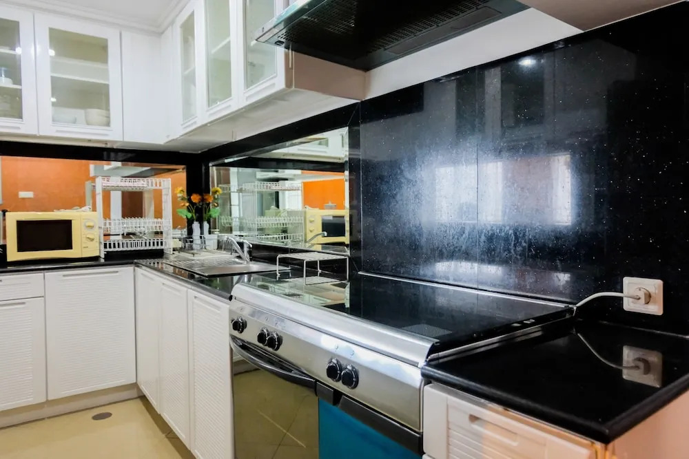 Spacious 2BR Park Royale Apartment