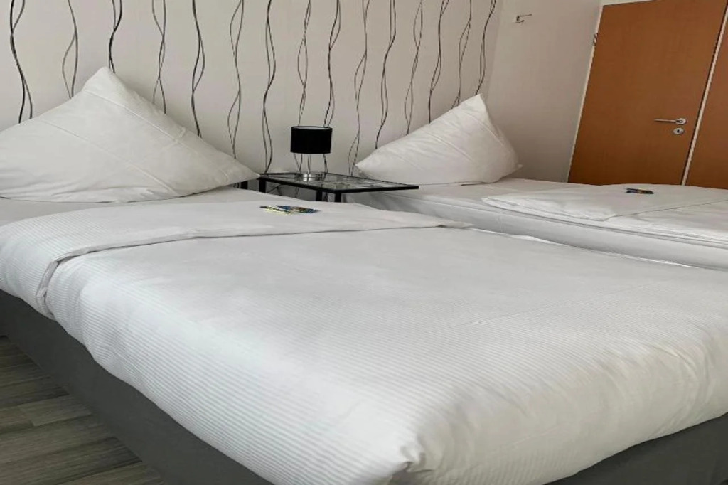 Отель BeeVillage Messehotel Hannover-Laatzen