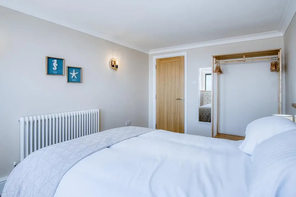 Waterfront 1 - 1 Bedroom Apartment - Wisemans Bridge