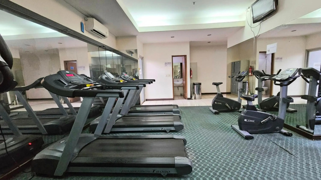 3BRs Penthouse View near JIEXPO Kemayoran Free Netflix & Amazone Prime Video