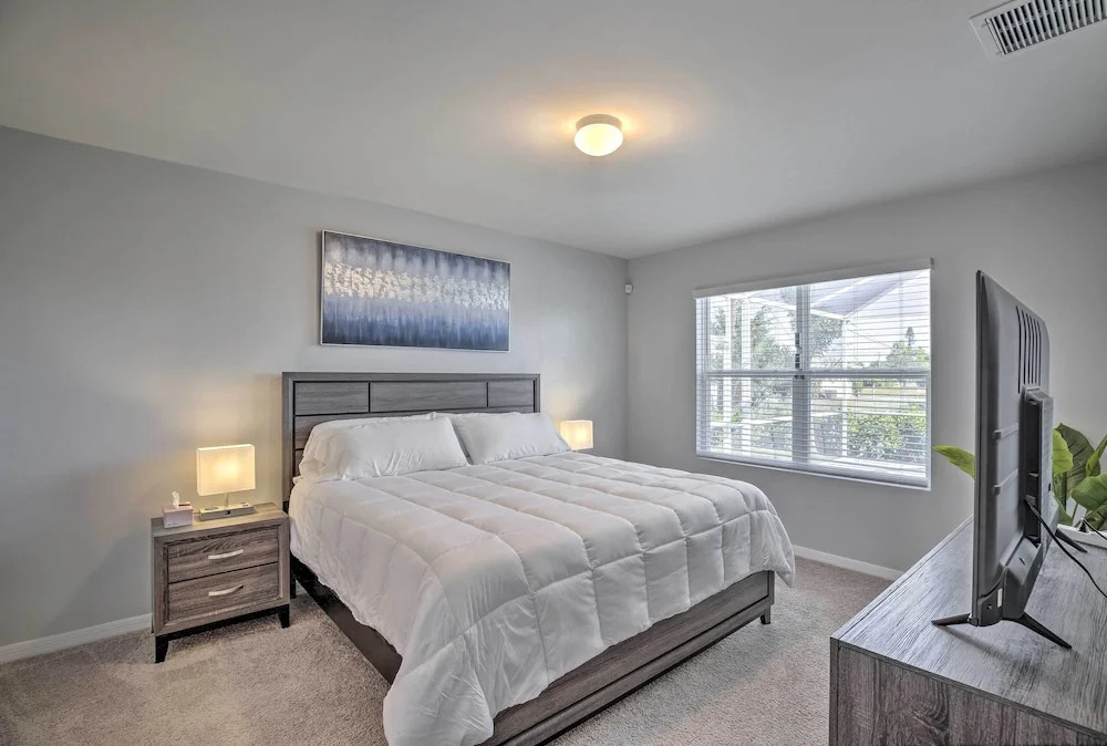 3 Mi to Beach: Cape Coral Home w/ Heated Pool