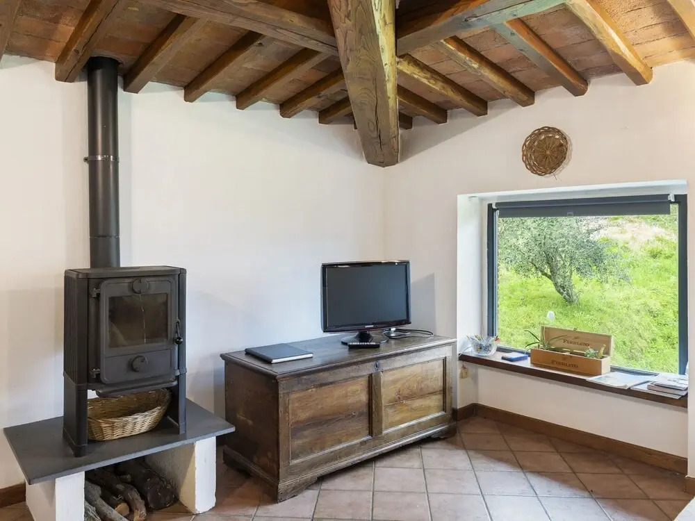 Vintage Holiday Home in Montemagno Camaiore With Sauna