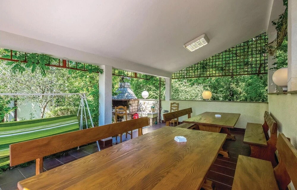 Beautiful Home in Povile With Wifi and 2 Bedrooms
