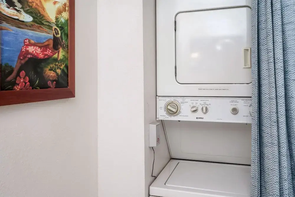 Budget Friendly - Kihei Akahi C-608, Ocean Views, Short Walk to Kamaole Beach II