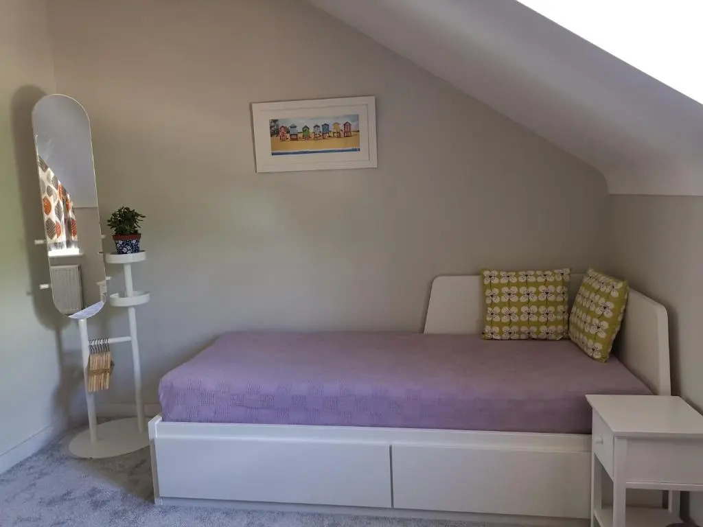Bournemouth cottage 6mins from beach, free parking