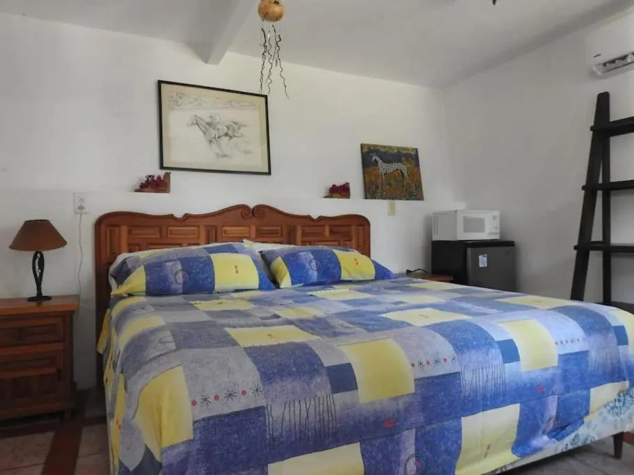 Habitación independiente a pie del lago con AC