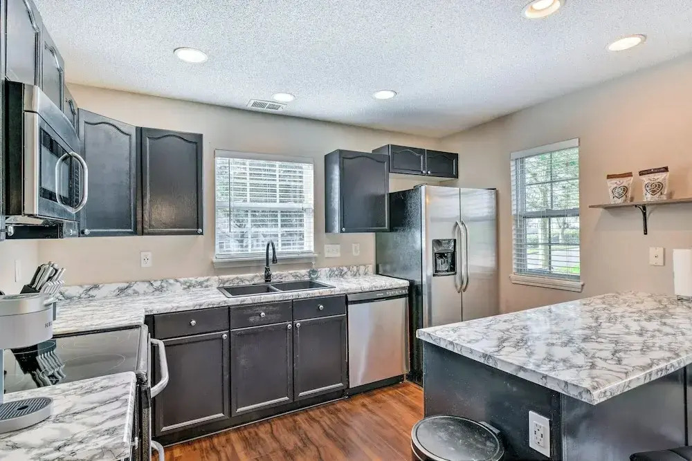 Chic Charlotte Townhome w/ Community Pool