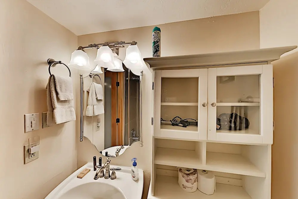 13tr23qb Studio Bedroom Condo