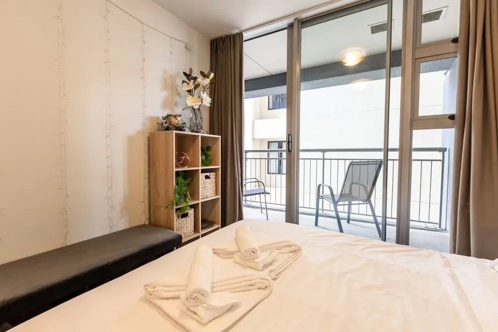 Cosy Two Bedroom in CBD with Pool