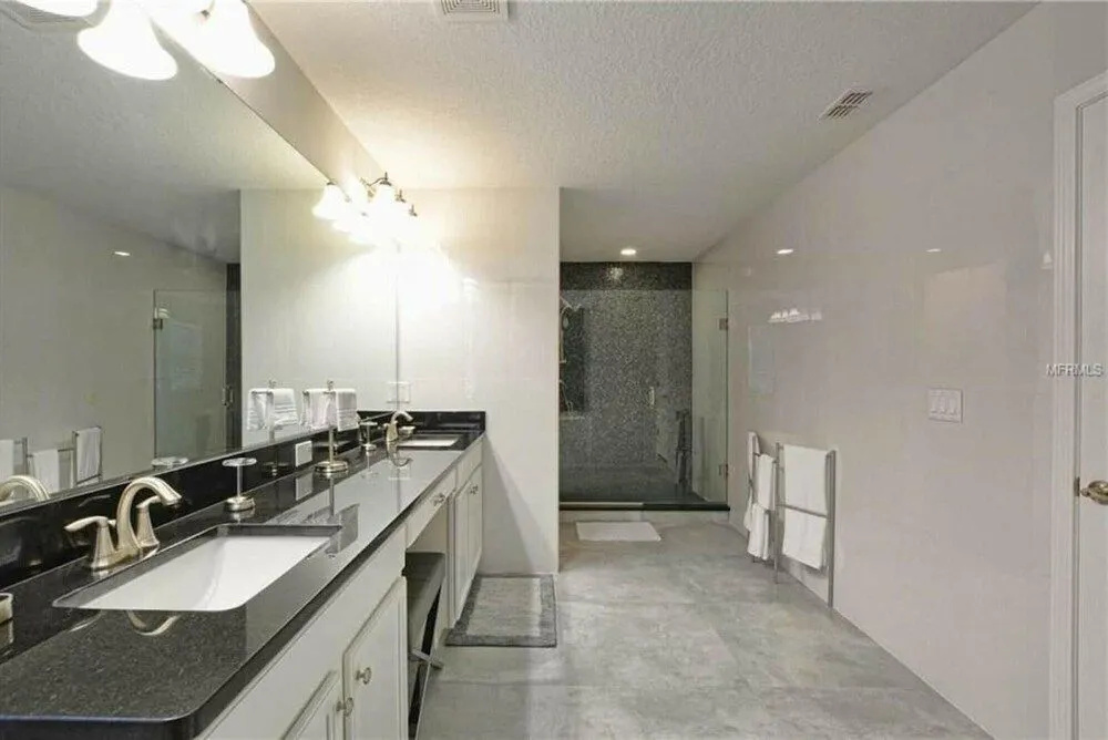 Amazing Home With Pool 8950