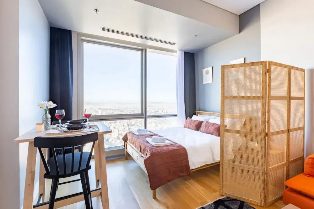 Studio Flat with Panoramic City View in Atasehir