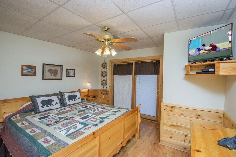 Er 226 - Locker's Mountain Hideaway Great Location - Close To Town! 2 Bedroom Cabin by RedAwning