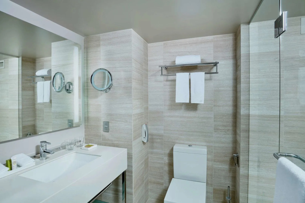 Отель Millennium Hilton New York One UN Plaza