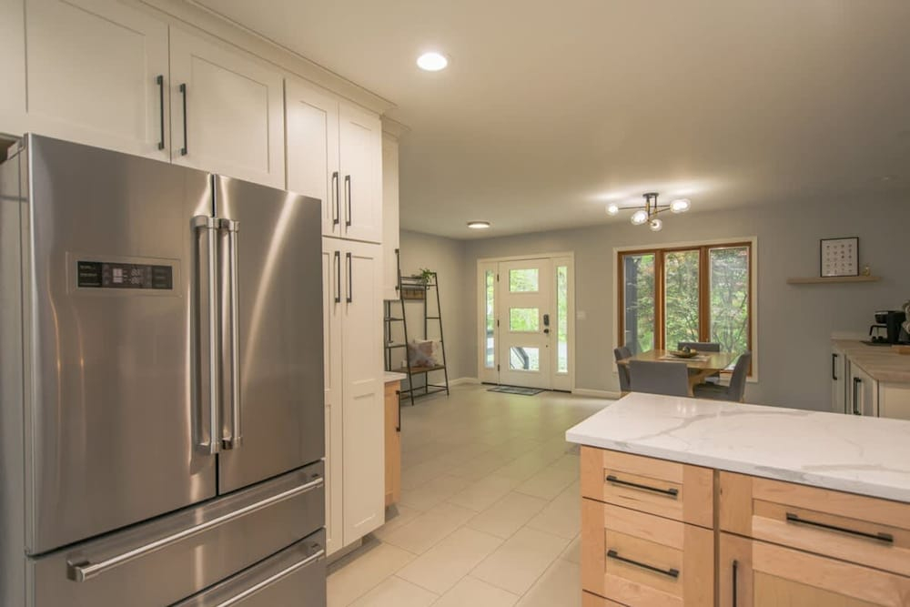 Mountain View 3BR w Sunroom Close to Ski Trails