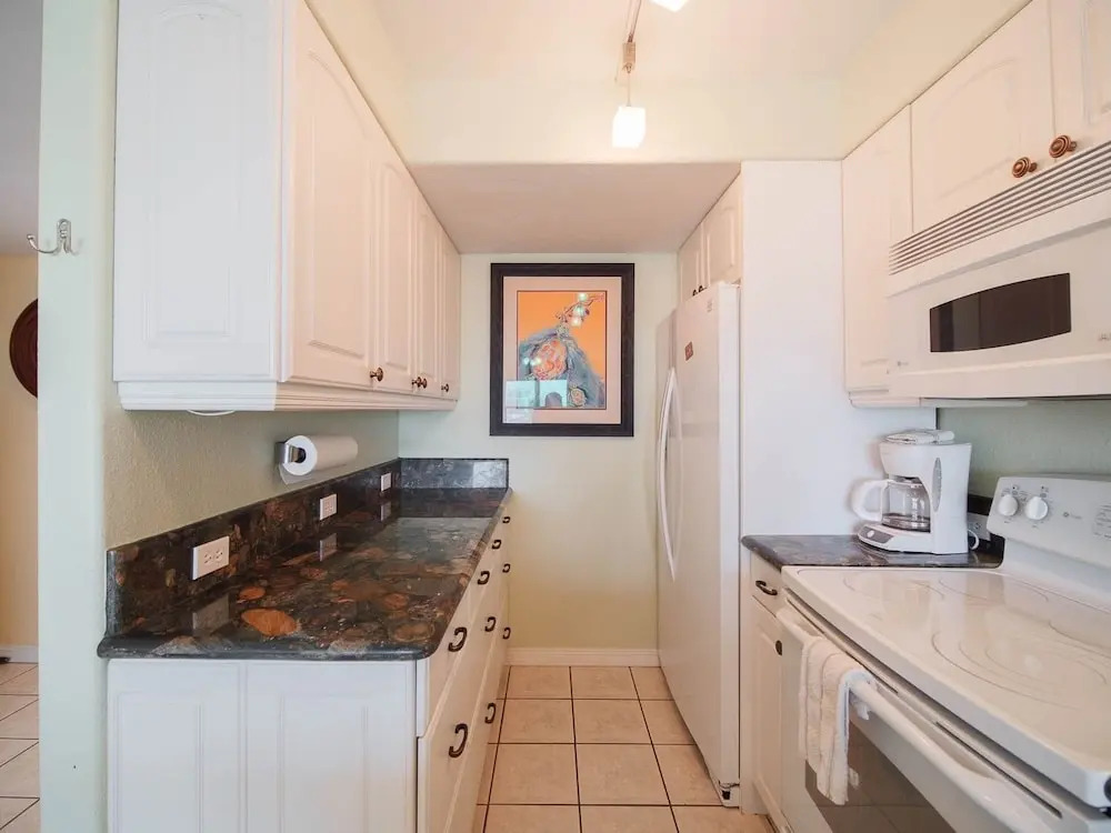Relaxing , Great Location, 3 Minute Walk To The Beach 2 Bedroom Condo by RedAwning