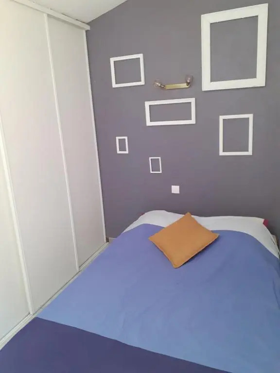 Maison au calme dans pinède, plages à 12min à pied