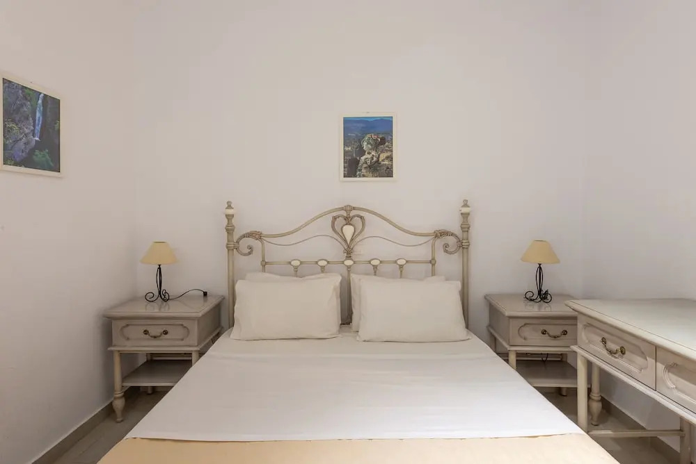 Maroulinas View Studios & Apartments