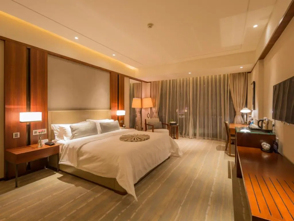 Swan Lakeview Hotel