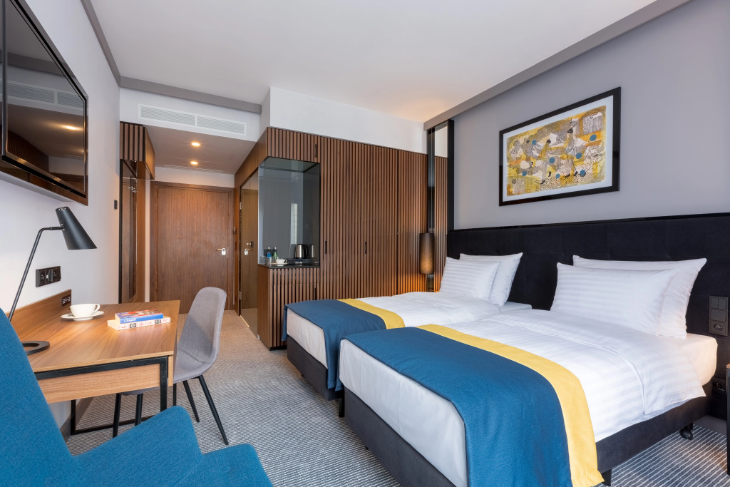 Grand Ascot Hotel