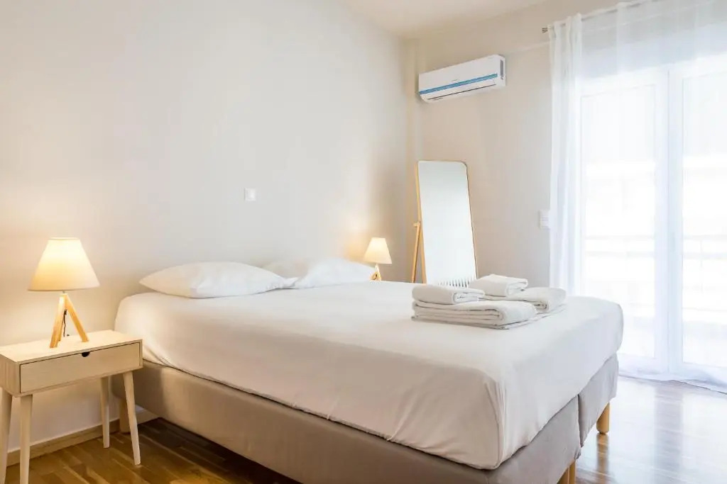 2 bedroom apartment near the Metro