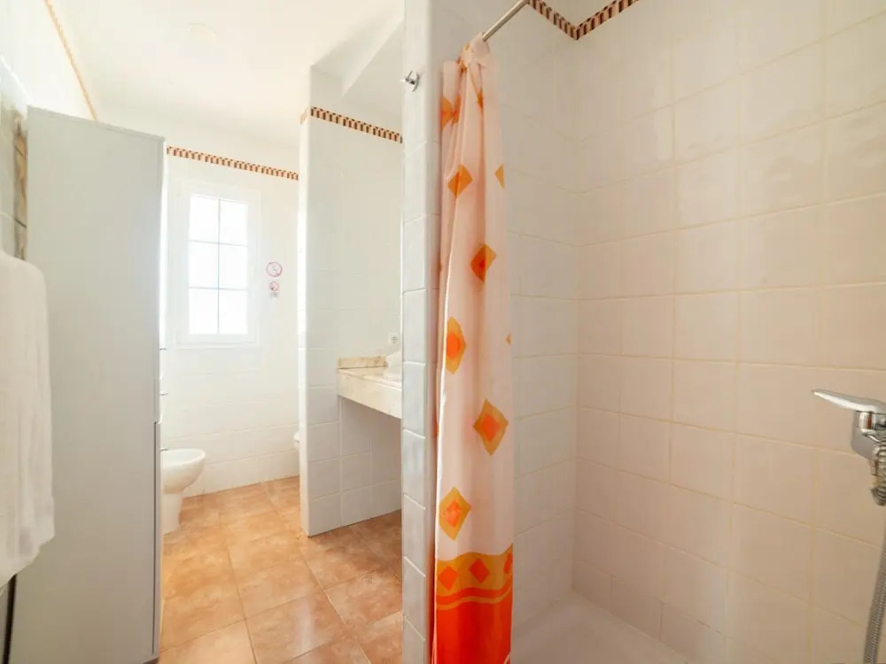 Lovely & Spacious Holiday Home With Private Swimming Pool