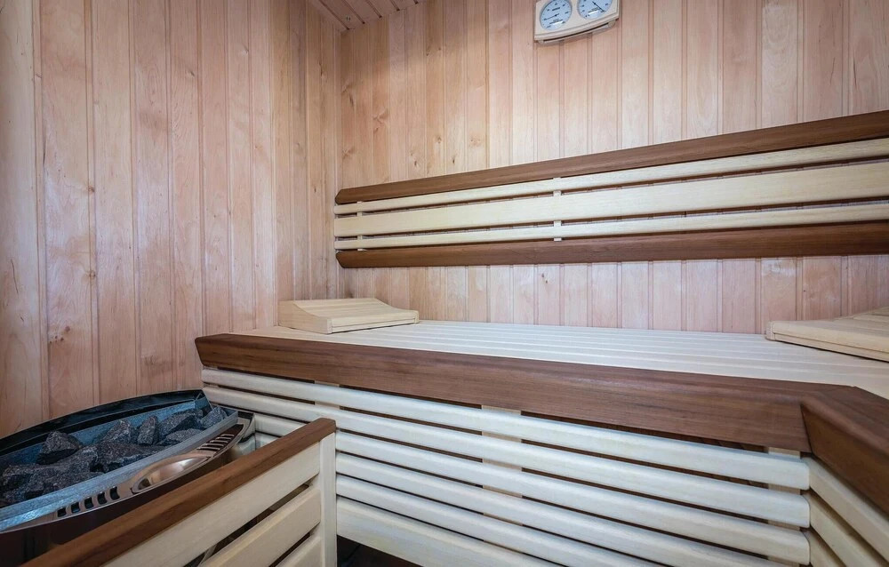 Nice Home in Milna With 4 Bedrooms, Sauna and Outdoor Swimming Pool