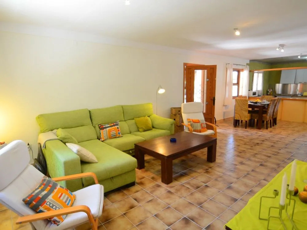 Villa Can Pau, pool and garden close to the beach
