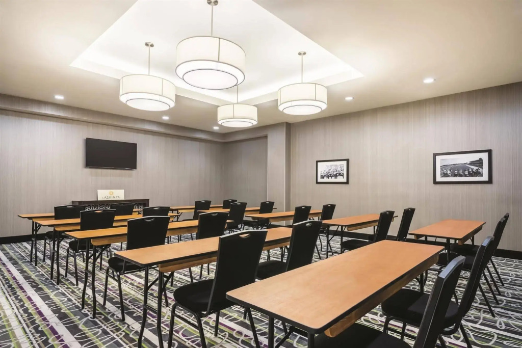 La Quinta Inn & Suites by Wyndham Clifton Park Saratoga Area 1749 Route 9