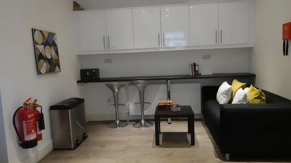 Private Bathroom Rooms- Near Heathrow - Near Shops