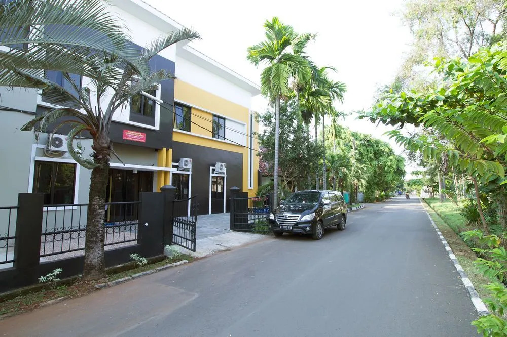 RedDoorz @ Pulo Gebang