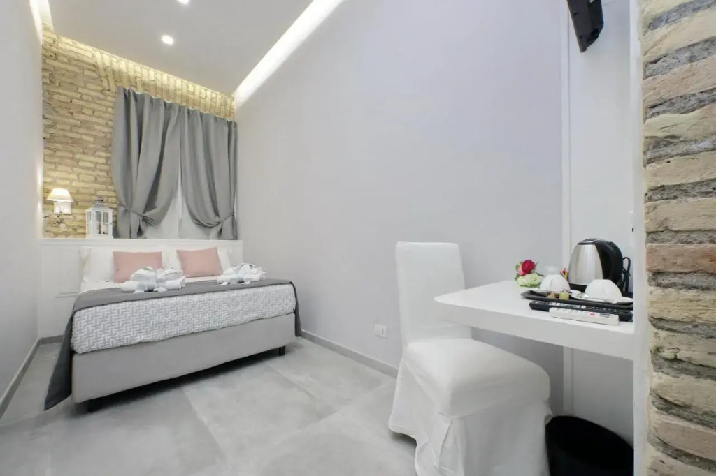 Roman Holiday Suites