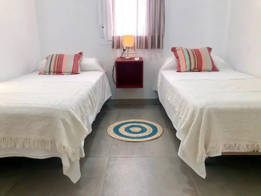 GATU Conil Sunset casa junto el mar con jardín privado, parking gratis y piscina común -Mayores de 21 años y familias