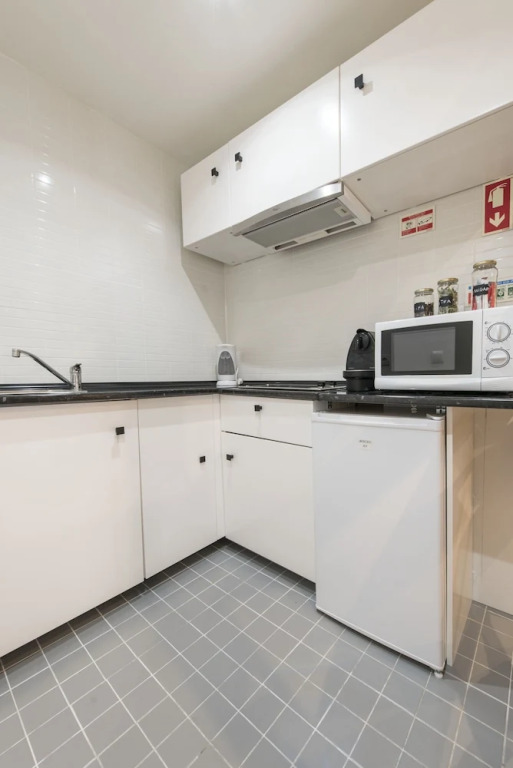 Lovely Flat Between Graça and Alfama by LCH