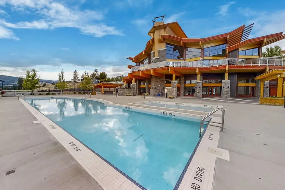 Corner Unit w Large Deck & Amazing View