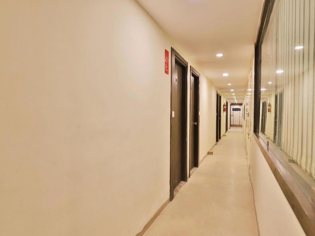Capital O 11491 Hotel Santro