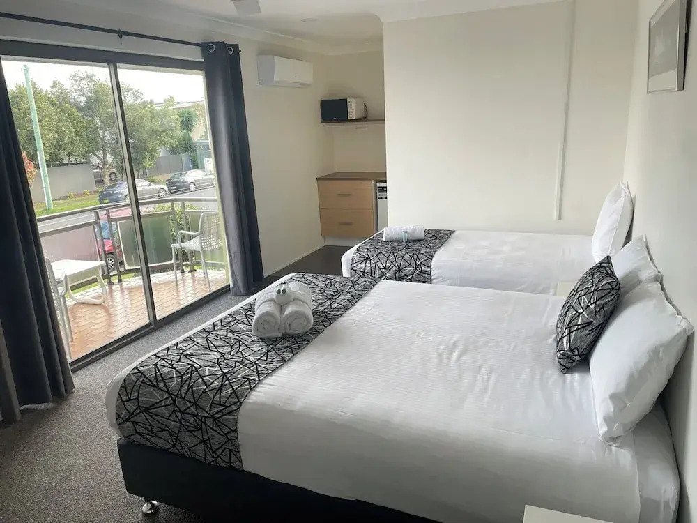 Coastal Bay Motel