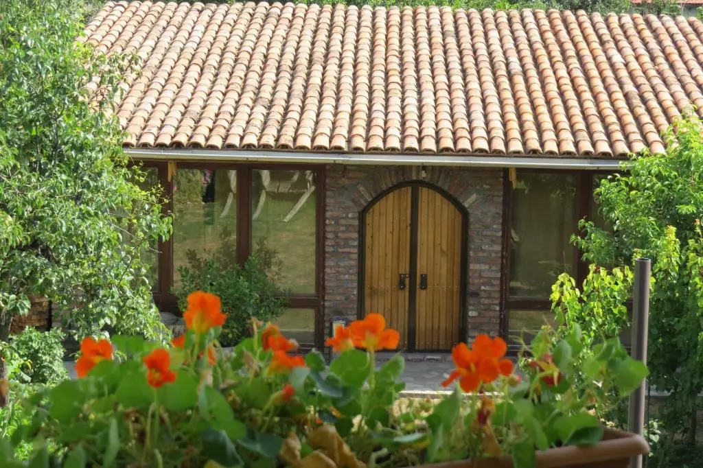 Bucha`s Guest House & Wine Cellar