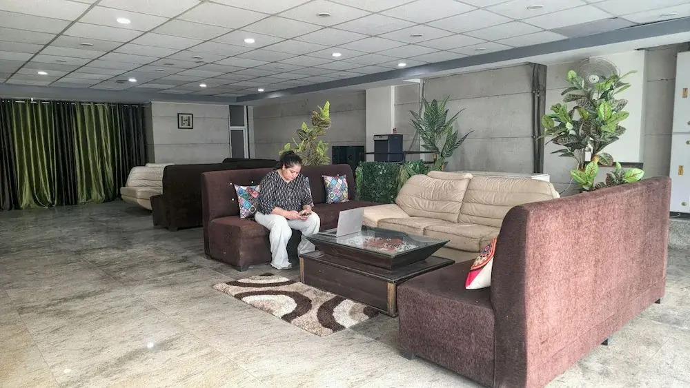 Hotel HomeAste 001 Near Yashobhoomi Convention Center