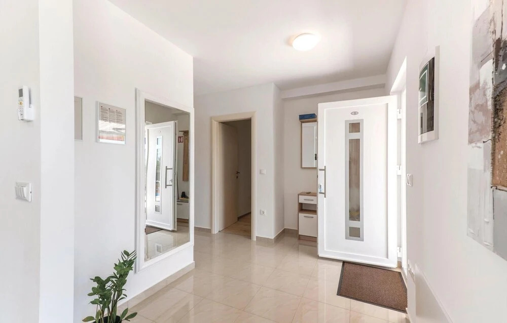 Six-Bedroom Holiday Home In Rogoznica