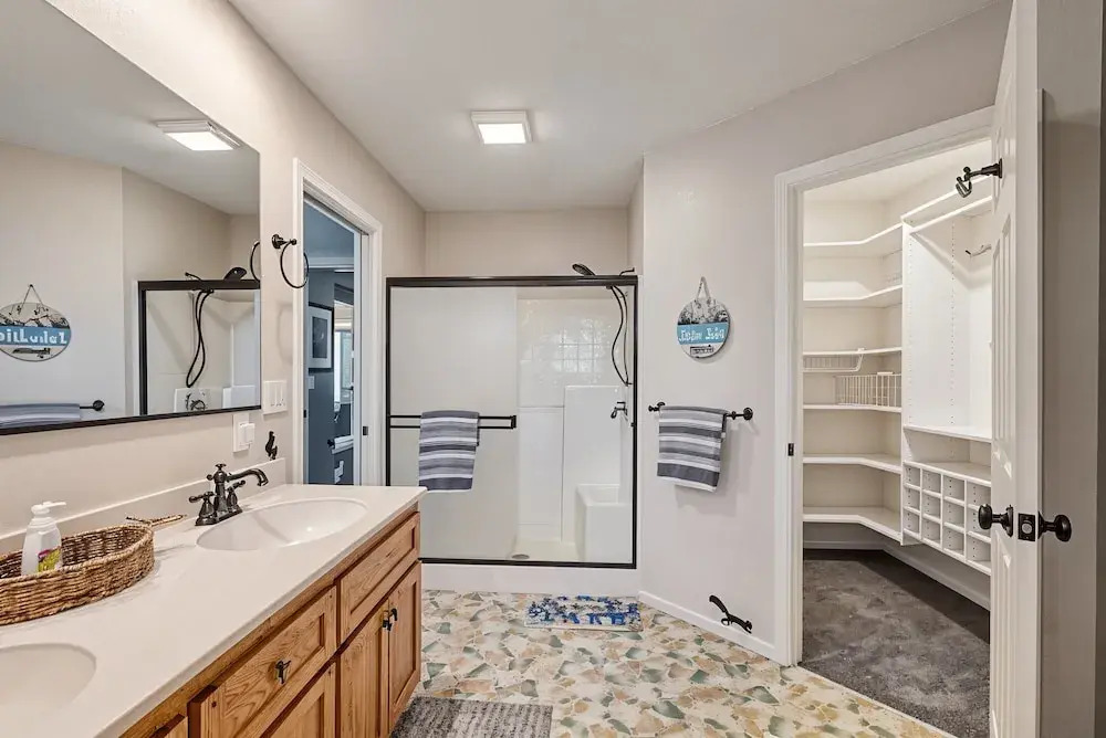 The Nut House - Lovely Home with Hot Tub