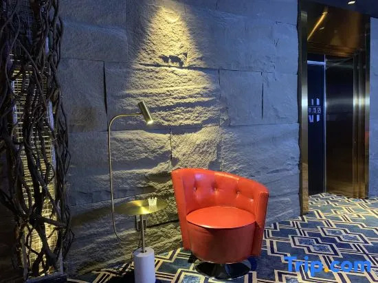 Suger High-Altitude River View Hotel