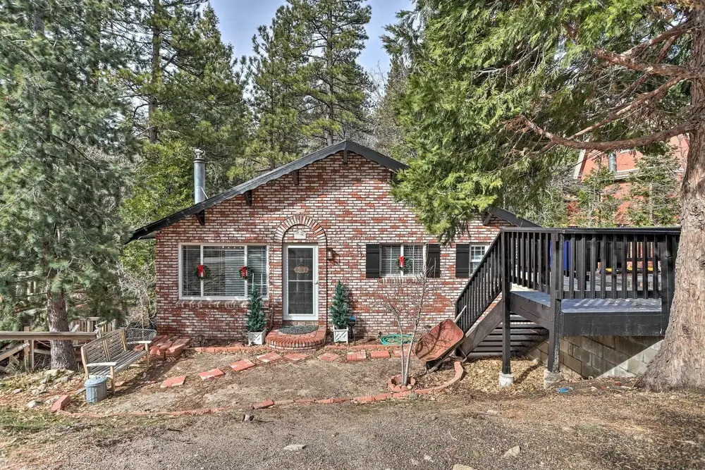 Modern Cabin w/ Game Room & Deck, Near Skiing