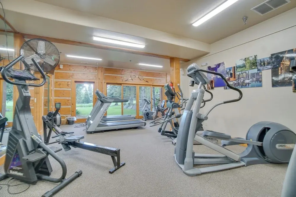 Family-friendly Cabin: Pool Access, Bikes & Games