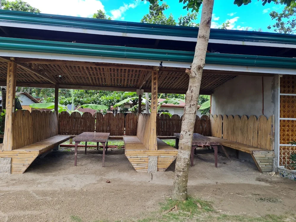 Tambayan Rooms and Cottages by SMS Hospitality