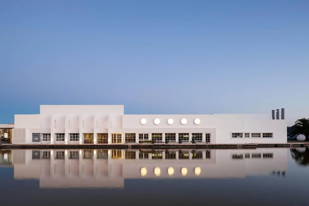 Belem! Charming 2 Bedroom Apartment w terrace, Wifi & free parking