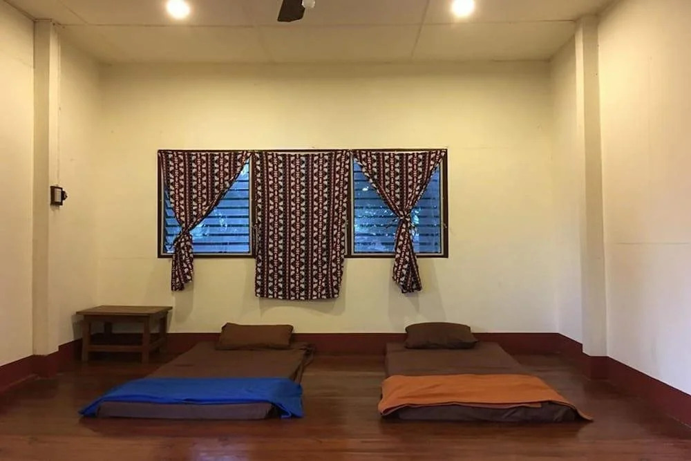 Slow Life Coffee Bar and Hostel